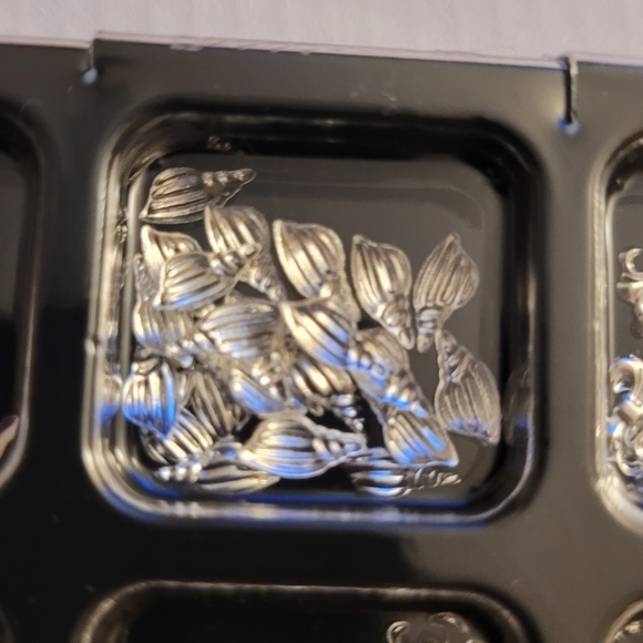 Gold and silvertone nail art kits and designs - Picture 15 of 16